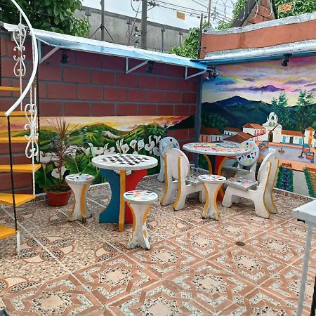 Hotel Eterna Primavera Medellín Buitenkant foto