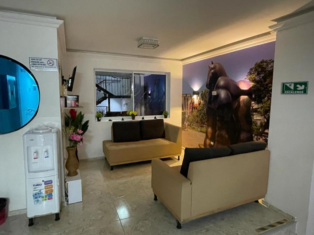 Hotel Eterna Primavera Medellín Buitenkant foto
