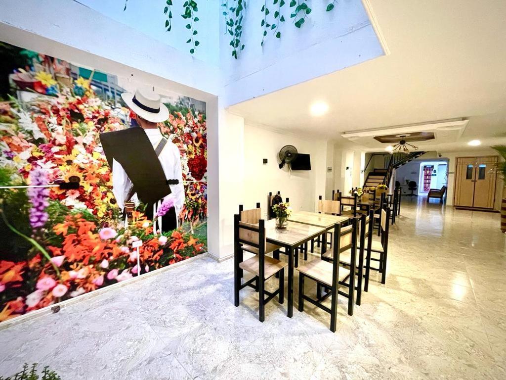 Hotel Eterna Primavera Medellín Buitenkant foto