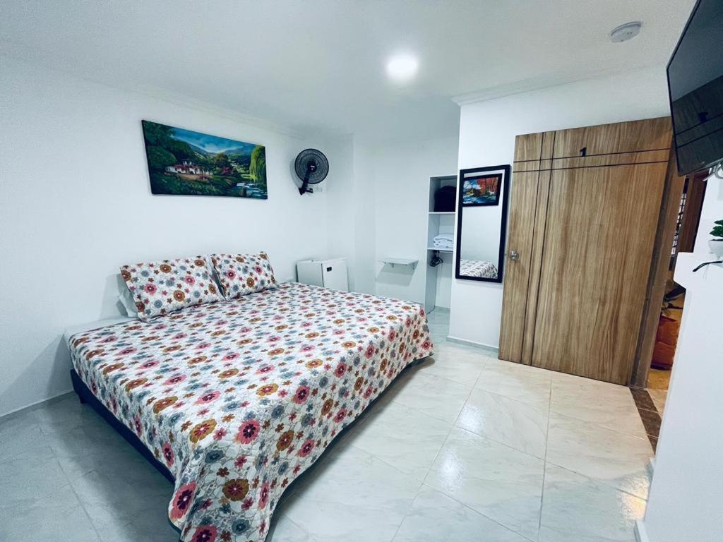 Hotel Eterna Primavera Medellín Buitenkant foto