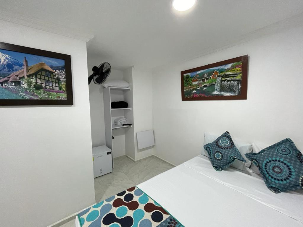 Hotel Eterna Primavera Medellín Buitenkant foto
